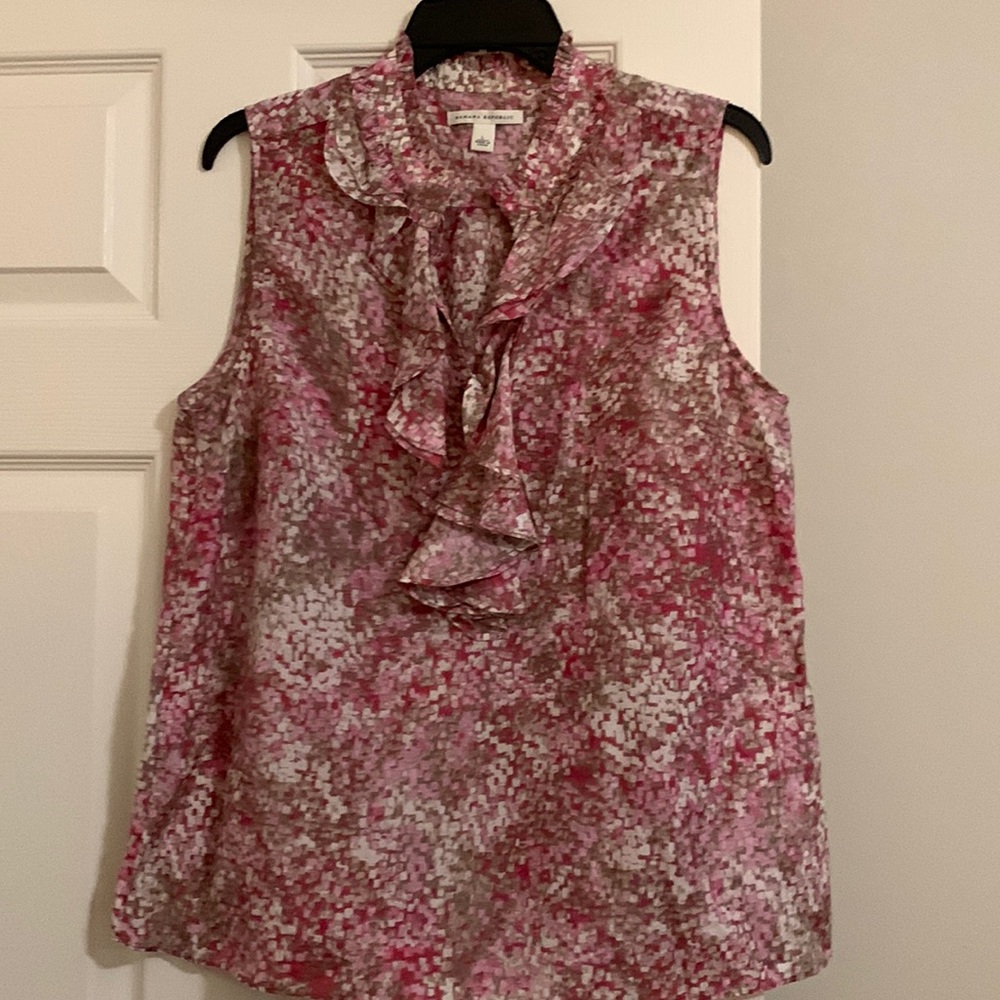 Banana Republic pink ruffle sleeveless blouse, L